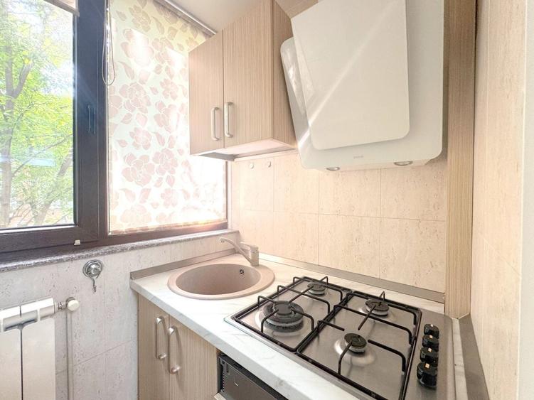 Apartament cu 3 camere decomandat, mobilat în Soarelui