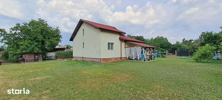 Casă cu 6 camere cu Teren 1400 Mp în Florești