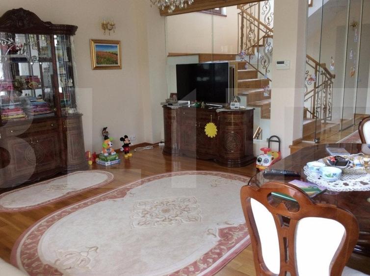 Casă individuală cu 6 camere cu Garaj în Făget