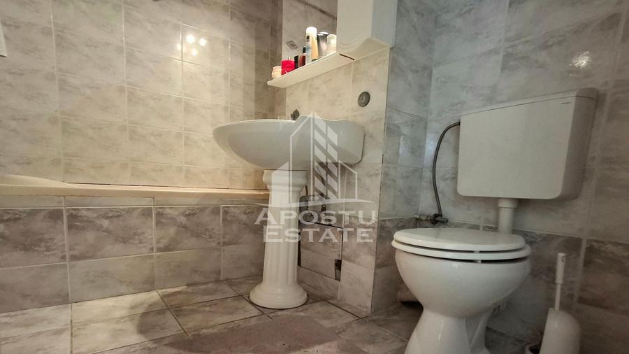 Apartament cu 4 camere semidecomandat, mobilat în Micălaca