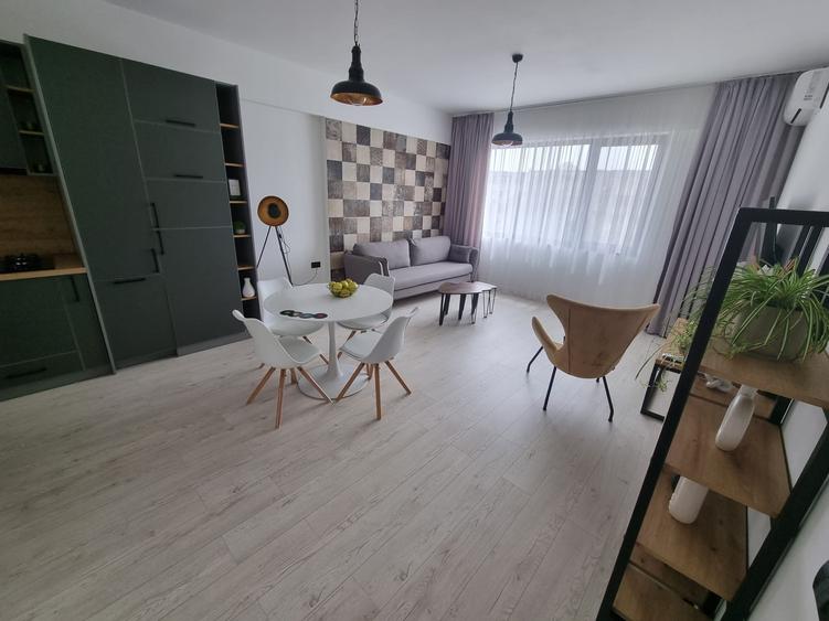 Apartament cu 2 camere decomandat, mobilat în Universitate