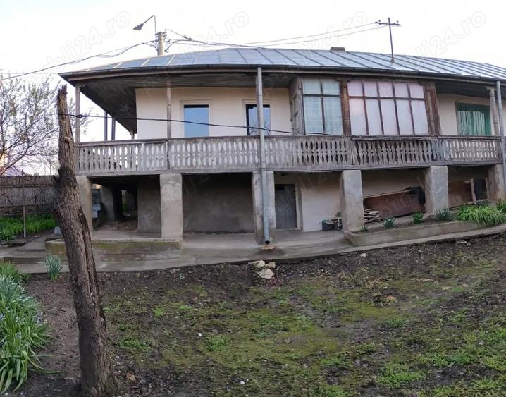 Casă cu 2 camere cu Teren 320 Mp în Central