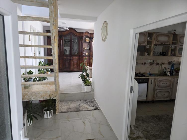 Casă cu 4 camere cu Teren 1000 Mp în Central