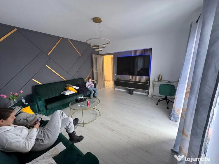 Apartament cu 3 camere decomandat în Central