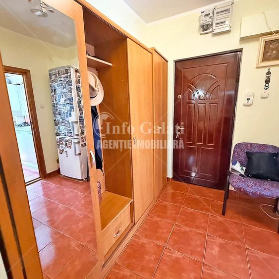 Apartament cu 4 camere semidecomandat în Micro 16