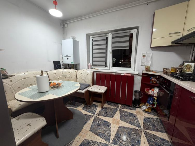 Apartament cu 3 camere decomandat, mobilat în Sebastian