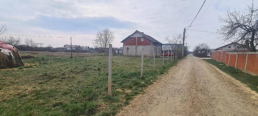 Casă cu 2 camere cu Teren 250 Mp în Central