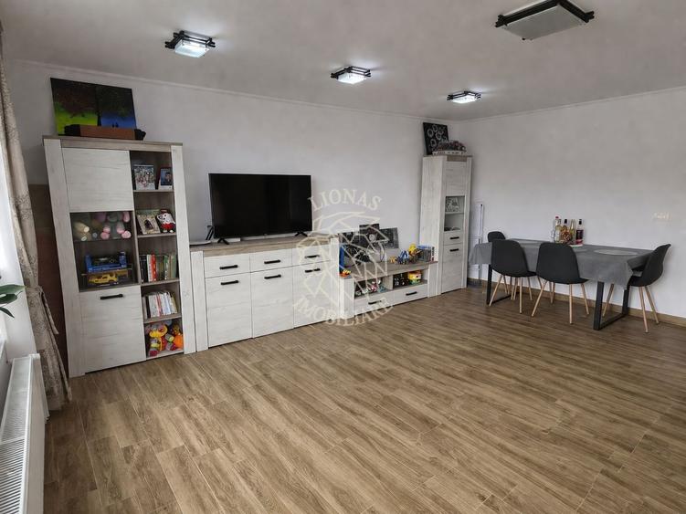 Casă individuală cu 3 camere cu Canalizare în Est