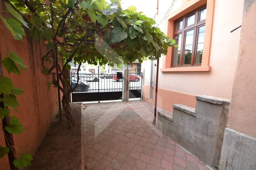 Apartament cu 4 camere decomandat în Cotroceni
