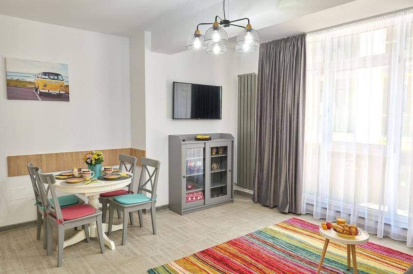 Apartament cu 3 camere decomandat în Mamaia-Sat