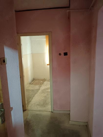 Garsonieră decomandată în Coman