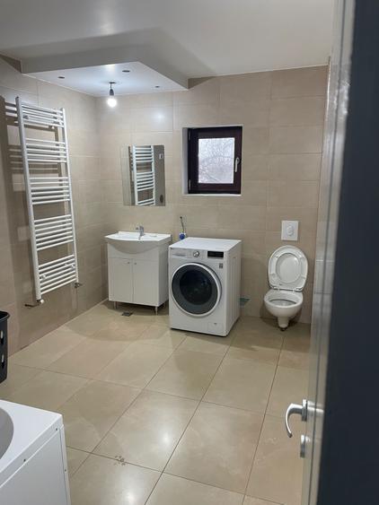 Casă cu 5 camere cu Teren 1000 Mp în Exterior Vest