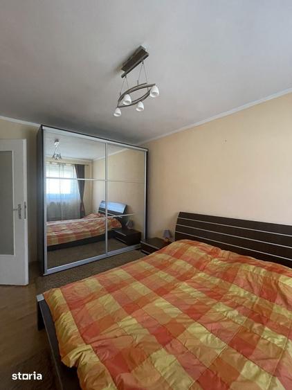 Apartament cu 3 camere în Cetate