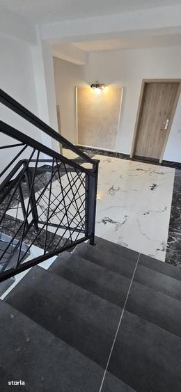 Apartament cu 3 camere în Tractorul