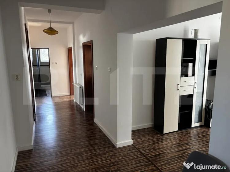 Apartament cu 4 camere decomandat în Central