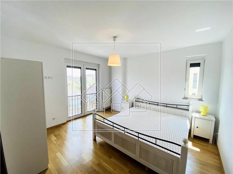 Apartament cu 3 camere semidecomandat în Aeroport