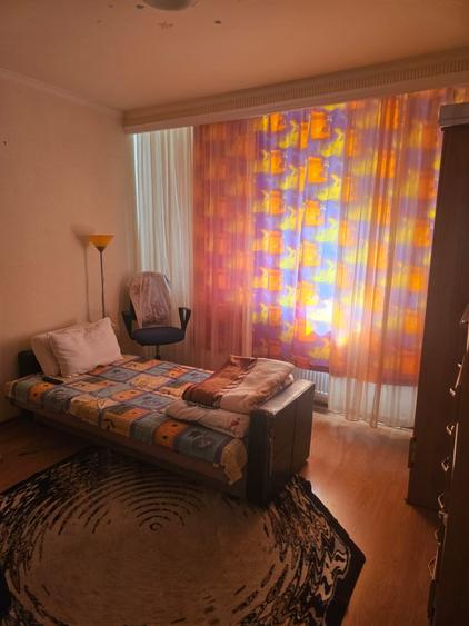 Apartament cu 3 camere decomandat, mobilat în Exercițiu