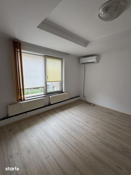 Casă cu 10 camere cu Teren 250 Mp în Crângași