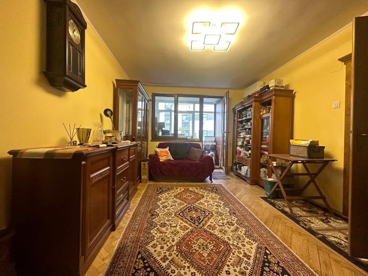 Apartament cu 2 camere semidecomandat în Berceni