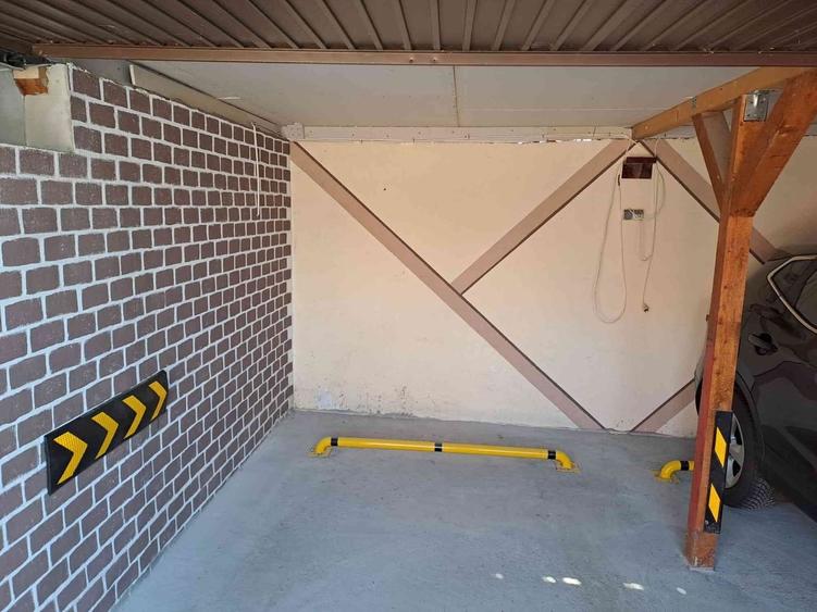 Casă cu 4 camere cu Teren 1000 Mp în Central