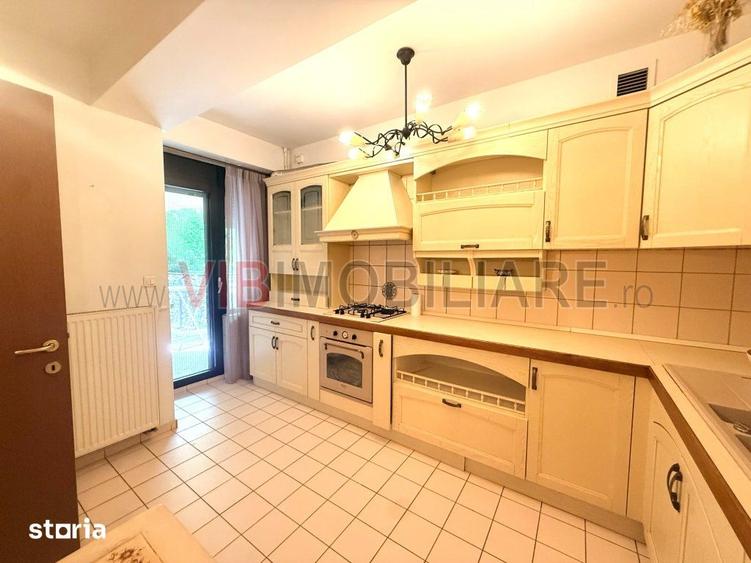 Apartament cu 3 camere în Tei