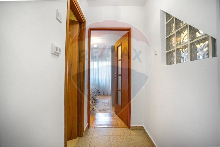 Apartament cu 3 camere decomandat în Vlahuță