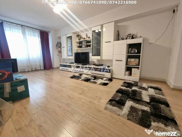 Apartament cu 4 camere decomandat în Central