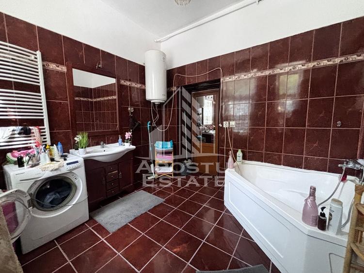 Apartament cu 5 camere semidecomandat în Central