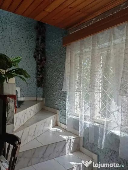 Casă cu 4 camere cu Teren 1900 Mp în Central