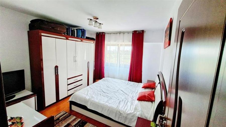Apartament cu 3 camere decomandat, mobilat în Scriitorilor