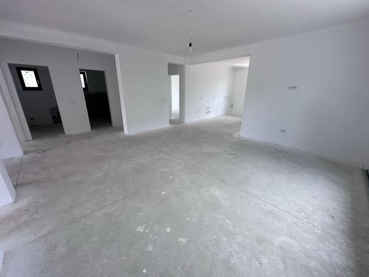 Casă cu 4 camere în Micești