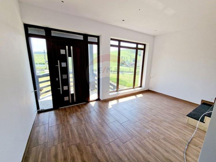 Casă cu 8 camere cu Teren 1502 Mp în Central