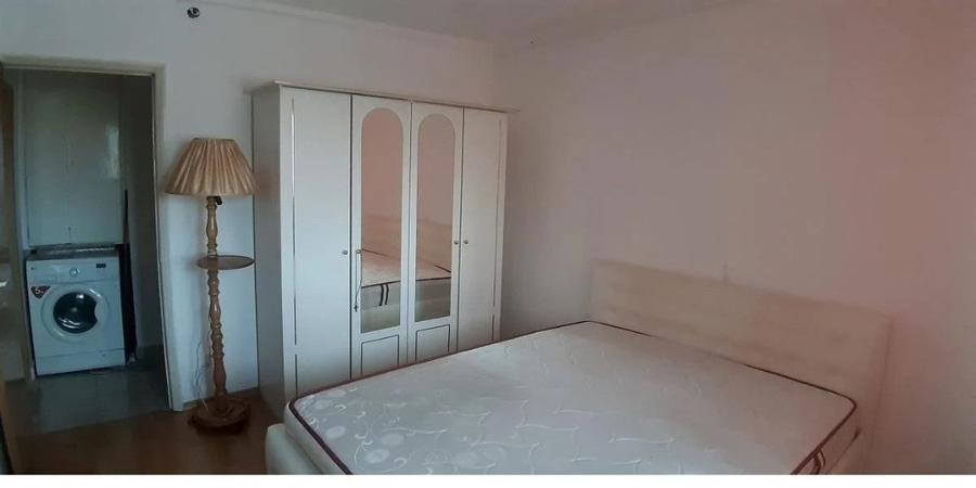 Apartament cu 3 camere semidecomandat în Tineretului