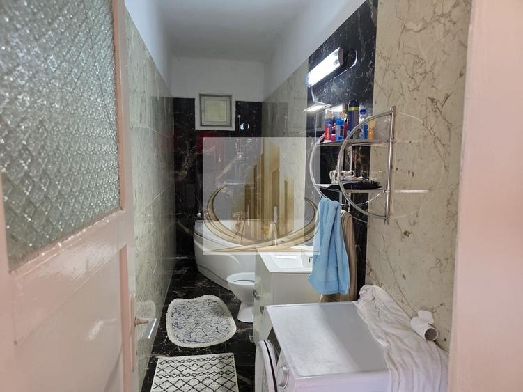 Casă individuală cu 6 camere cu Canalizare în Lipovei
