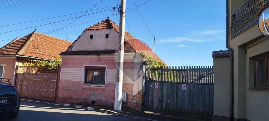 Casă individuală cu 3 camere cu Teren 570 Mp în Central