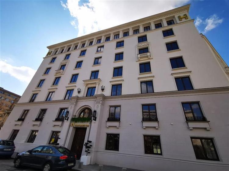 Birou, de 440 mp, în Calea Victoriei