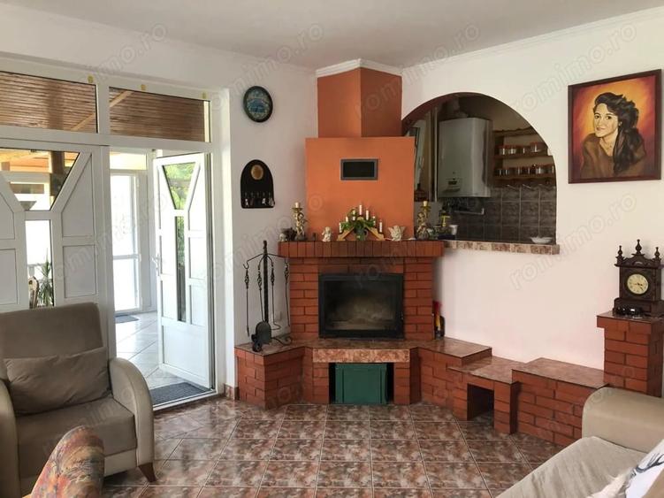 Casă cu 7 camere cu Teren 1100 Mp în Soarelui