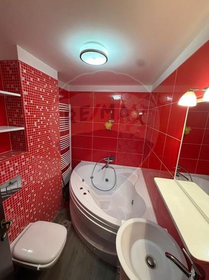 Apartament cu 4 camere decomandat, mobilat în Republicii