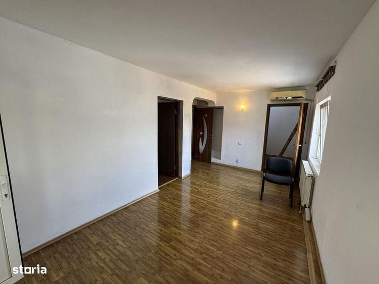 Casă cu 4 camere în Regie