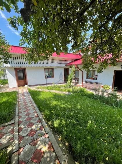 Casă cu 6 camere cu Teren 2000 Mp în Central