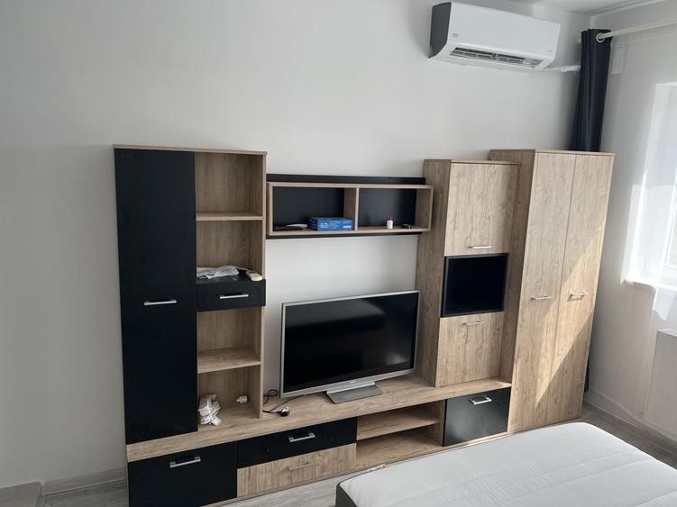 Garsonieră decomandată în Roșu