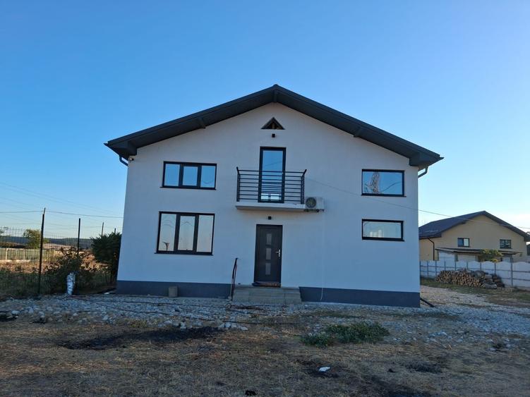 Casă cu 4 camere în Central