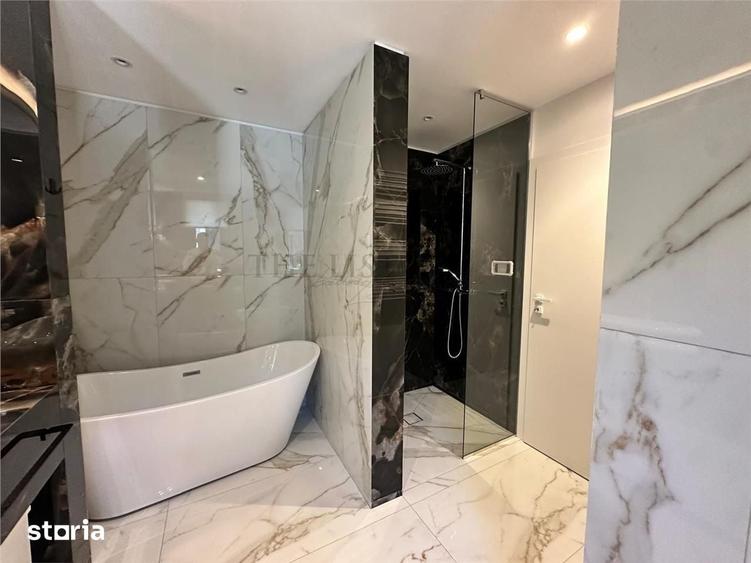 Casă cu 9 camere cu Teren 400 Mp în Central