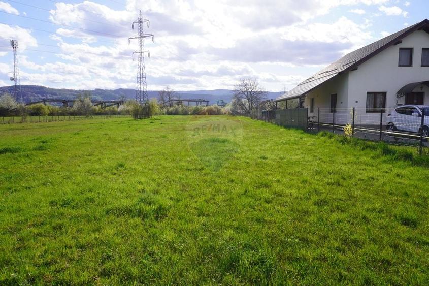 Teren Construcții intravilan de 2505 mp, în Est