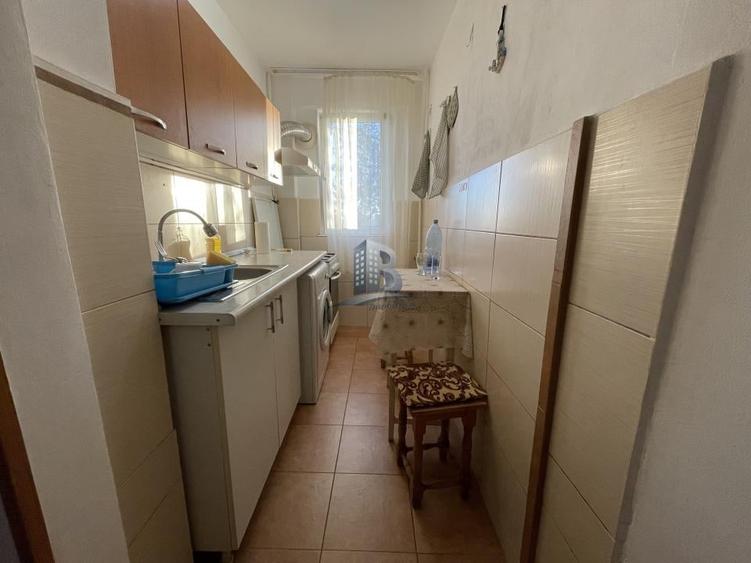 Apartament cu 2 camere decomandat, mobilat în Tei