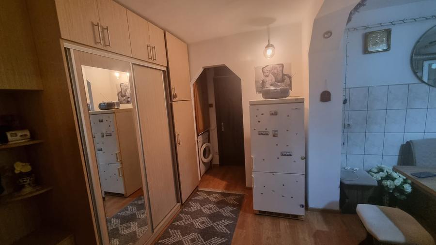 Apartament cu 2 camere decomandat în Nicolina