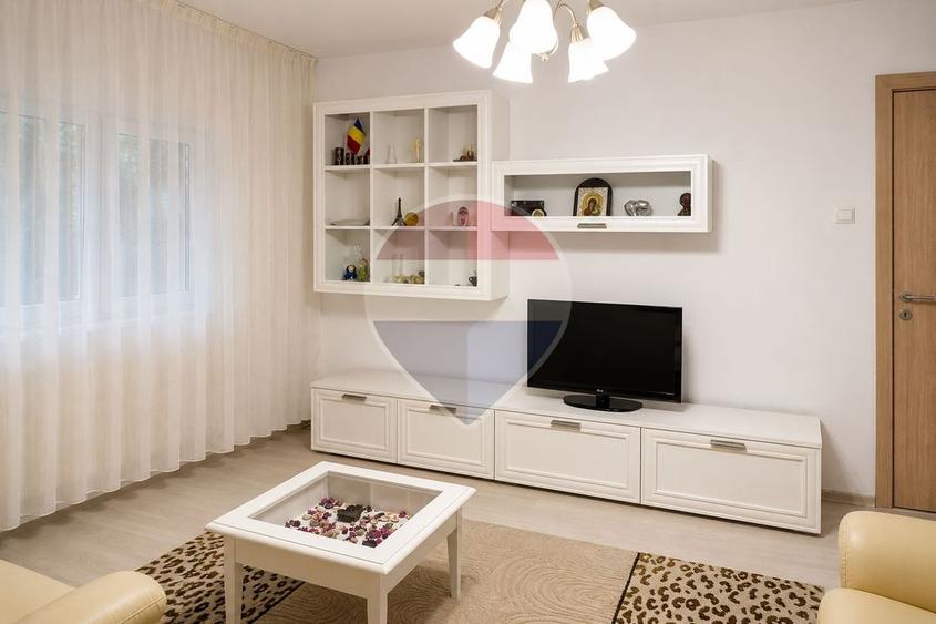 Apartament cu 3 camere decomandat, mobilat în Panduri