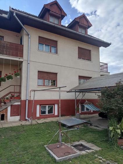 Casă cu 7 camere cu Canalizare în Spitalului