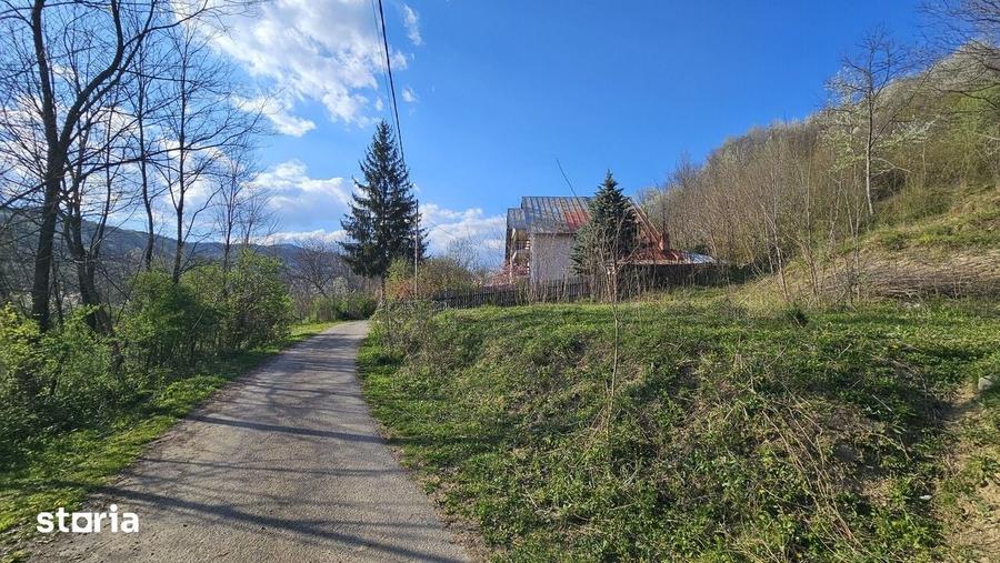 Teren de 1800 mp, în Brebu