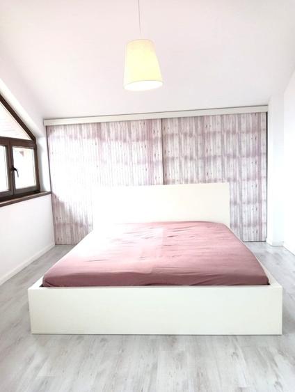 Apartament cu 4 camere decomandat în Sisești